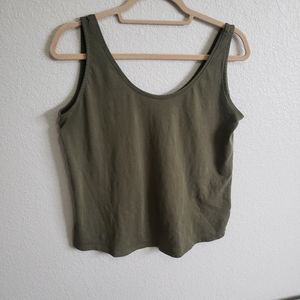 Basic scoop-neck olive tank, relax fit Old Navy sz medium